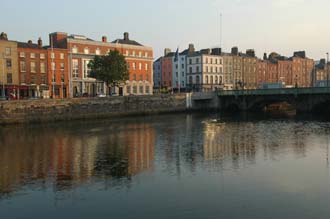 DUB Dublin - Grattan Bridge and Ormond Quay Upper at sunrise 02 3008x2000
