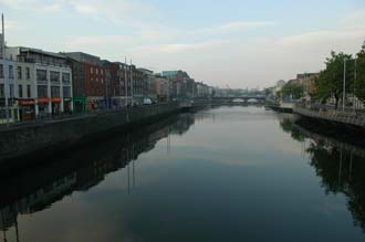 DUB Dublin - River Liffey view towards Millennium Bridge and Grattan Bridge at sunrise 3008x2000