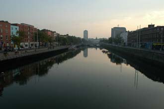 DUB Dublin - River Liffey view towards O Connell Bridge at sunrise 3008x2000