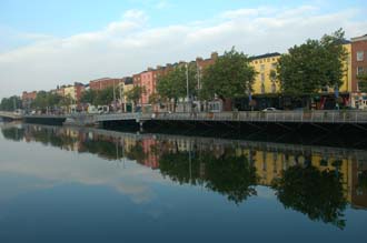 DUB Dublin - River Liffey with Bachelors Walk and Liffey Boardwalk at sunrise 01 3008x2000