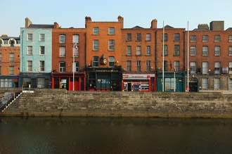 DUB Dublin - houses on Arran Quay with Liffey River 02 3008x2000