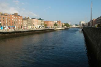 DUB Dublin - houses on Ormond Quay Lower with Liffey Boardwalk and River Liffey 02 3008x2000