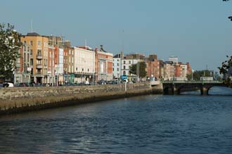 DUB Dublin - houses on Ormond Quay Upper and River Liffey 02 3008x2000