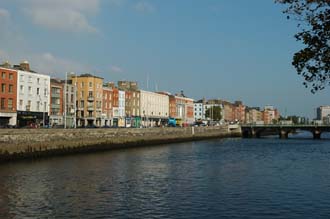 DUB Dublin - houses on Ormond Quay Upper and River Liffey 03 3008x2000