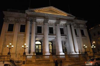 DUB Dublin - City Hall by night 3008x2000