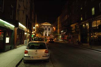 DUB Dublin - City Hall from Parliament Street by night 3008x2000