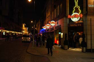 DUB Dublin - Hard Rock Cafe on Temple Bar by night 3008x2000