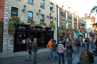 DUB Dublin - Pubs on Temple Bar Square 3008x2000