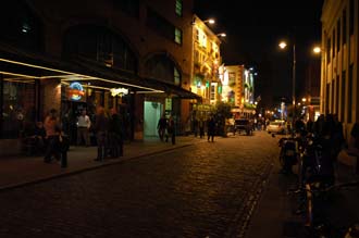 DUB Dublin - Temple Bar street by night 01 3008x2000