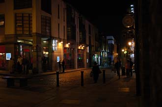 DUB Dublin - Temple Bar street by night 03 3008x2000