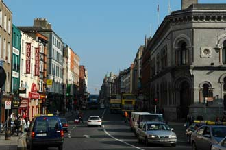 DUB Dublin - traffic in Lord Edward Street 3008x2000