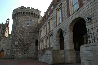 DUB Dublin Castle - Record Tower and entrance gate to Upper Yard 3008x2000