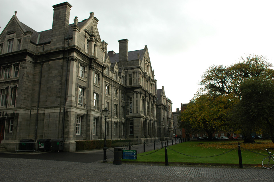 DUB Dublin - Trinity College Graduates Memorial Building 02 3008x2000