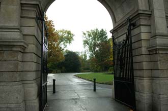 DUB Dublin - St Stephens Green Fusiliers Arch entrance gate 3008x2000