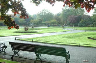 DUB Dublin - St Stephens Green park bench 3008x2000