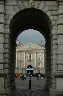 DUB Dublin - Trinity College Campanile view towards front entrance gate 3008x2000