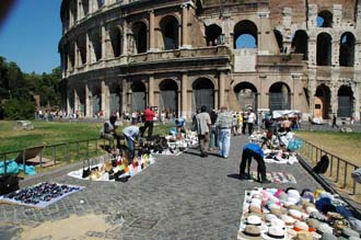 FCO Rome - Colosseum ambulant vendors of counterfeit brand articles 01 3008x2000