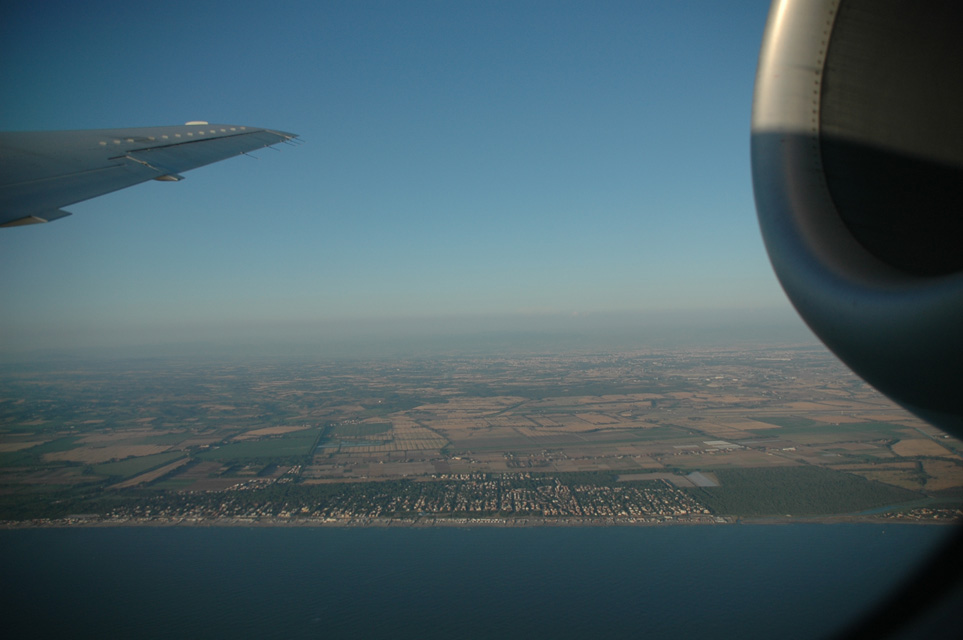 FCO Rome - mediterranean coastline north of Rome 3008x2000