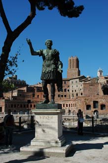 FCO Rome - Mercati di Traiano markets with statue of Traiano 01 3008x2000