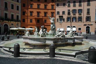 FCO Rome - Piazza Navona small fountain 3008x2000