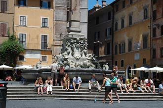 FCO Rome - Piazza della Rotonda fountain 3008x2000