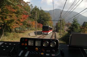 NRT Hakone - funicular or cable car crossing between Gora and Soun-zan 3008x2000