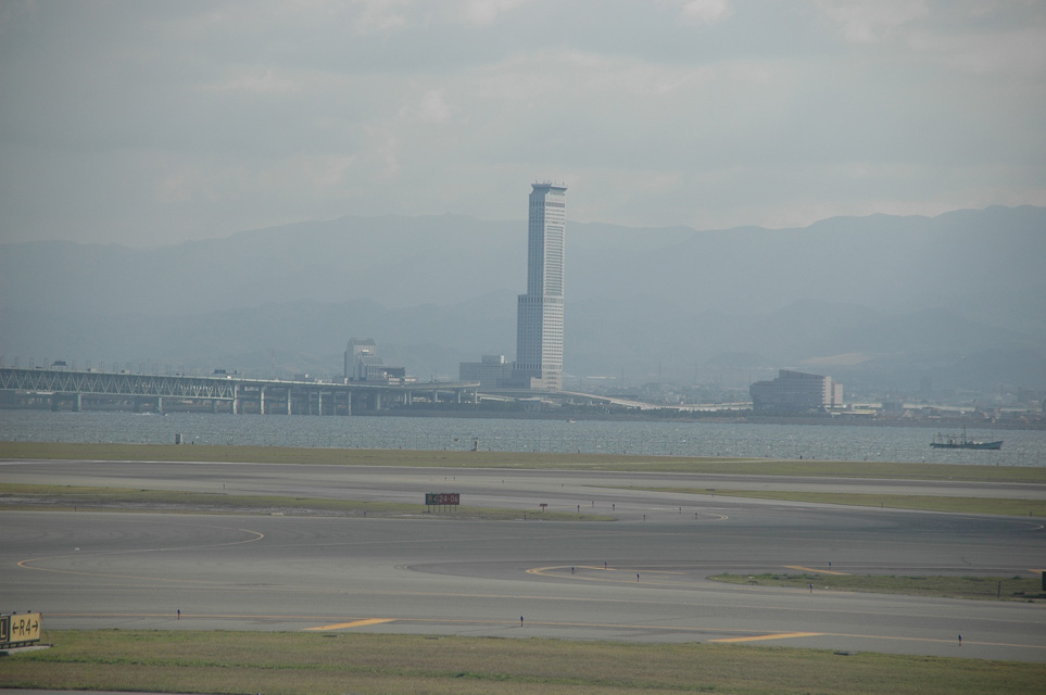 KIX Osaka International Airport - ANA Gate Tower Hotel and Rinku Town 3008x2000