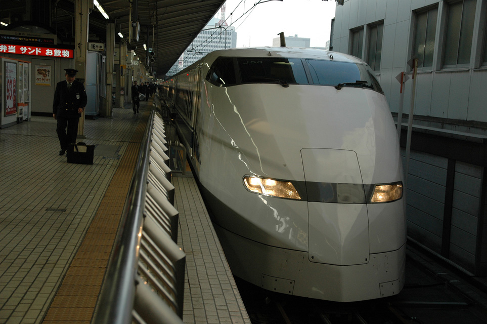 NRT Tokyo - Shinkansen bullet train in Tokyo Station 3008x2000