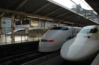NRT Tokyo - 3 different types of the Shinkansen bullet train in Tokyo Station 3008x2000