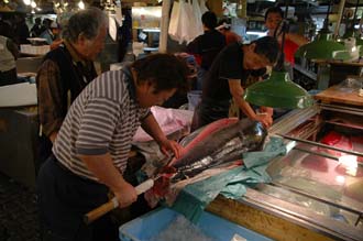 NRT Tokyo - Tsukiji Fish Market cutting whole fresh tuna with long knife 3008x2000