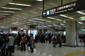NRT Tokyo - people waiting inside the Tokyo station terminal building 3008x2000