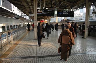NRT Tokyo - people waiting on Shinkansen bullet train platform of Tokyo station 3008x2000