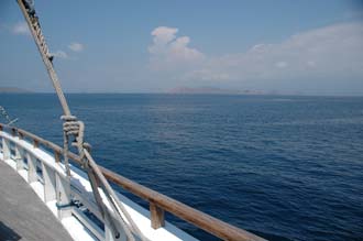 BMU Komodo Island Ombak Putih sailing to Pulau Sabola Island 6 3008x2000