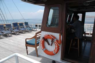 BMU Komodo Island Ombak Putih sailing to Pulau Sabola Island command bridge 3008x2000