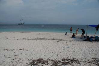 BMU Komodo Island Pulau Sabola Besar Island beach 3 3008x2000