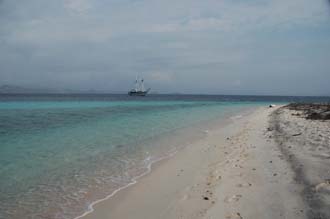 BMU Komodo Island Pulau Sabola Besar Island beach 4 3008x2000