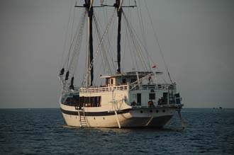 AMI Lombok Ombak Putih sailing ship anchoring off Gili Lampu Island 3008x2000