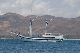 AMI Lombok Ombak Putih sailing ship anchoring off Gili Nanggu Island 3008x2000