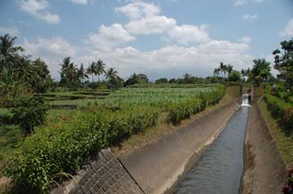 AMI Lombok Taman Narmada Park Water Palace water channel 3008x2000