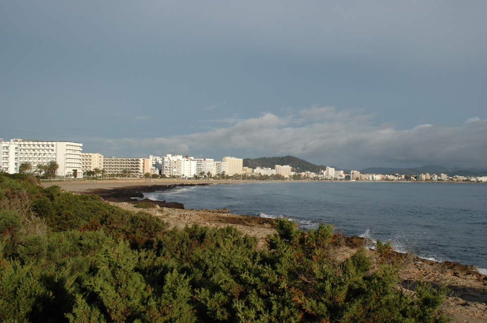 PMI Mallorca - Cala Millor - beach panorama with hotels 01 3008x2000