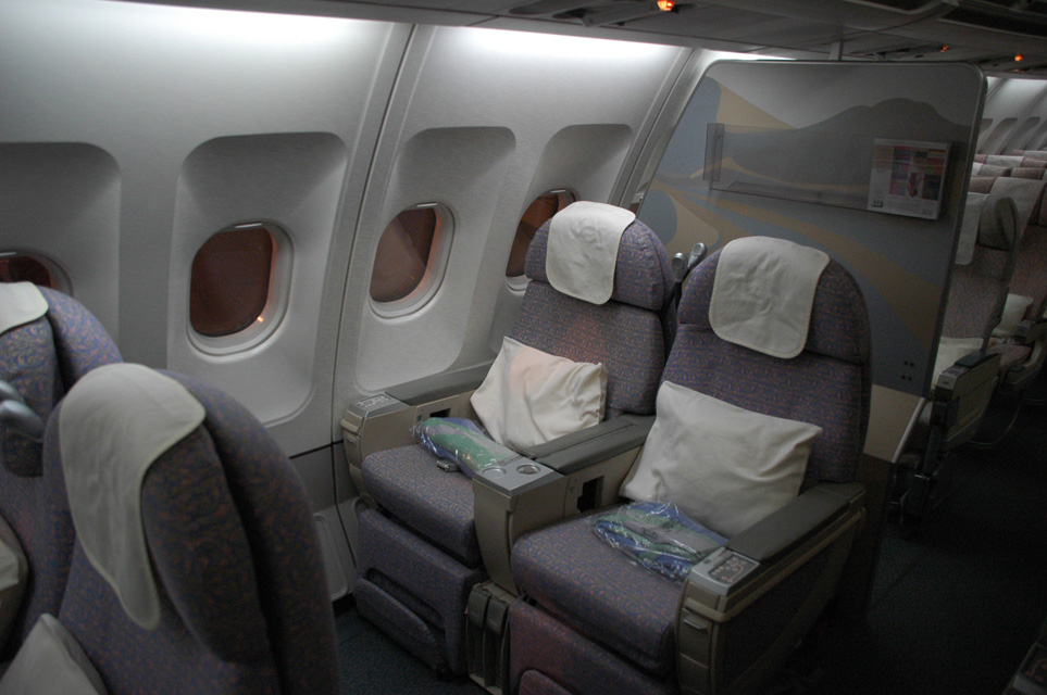 DXB Dubai International Airport - Emirates Airlines Airbus A330-200 aircraft Business class 01 3008x2000