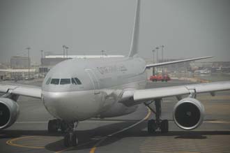 DXB Dubai International Airport - Qatar Airways Airbus A300 aircraft 3008x2000