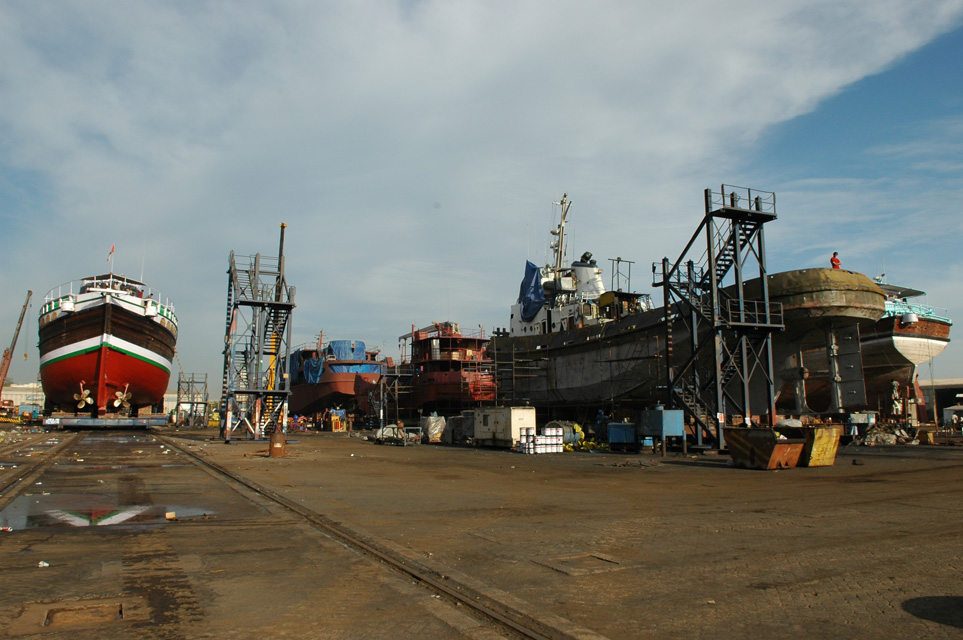 DXB Dubai Al-Jaddaf dhow building yard - ships in the dry-dock 03 3008x2000