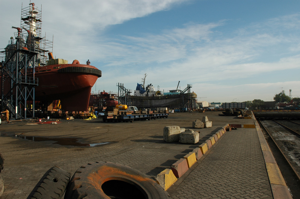 DXB Dubai Al-Jaddaf dhow building yard - ships in the dry-dock 04 3008x2000
