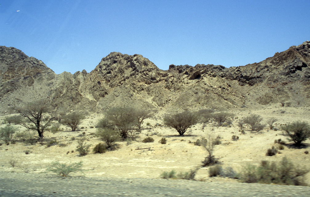 DXB Dubai - desert scenery on the highway between Dubai and Hatta 02 5340x3400