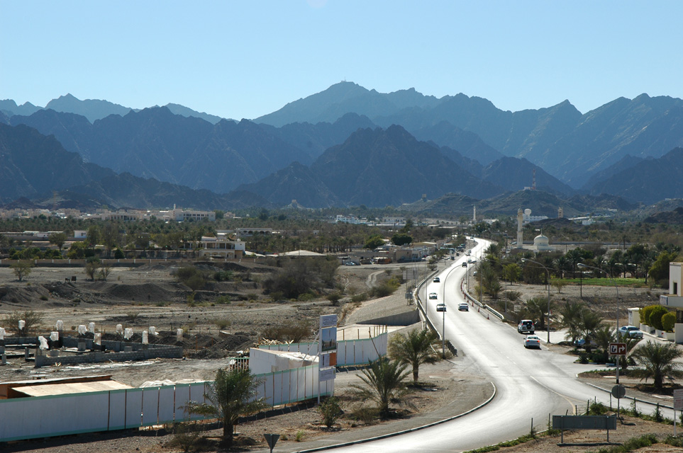 DXB Hatta - access road to Hatta Town with Hajar mountains and mosques 3008x2000