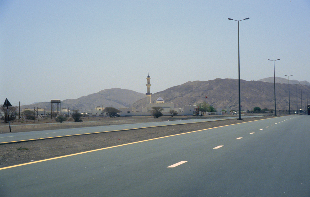 DXB Hatta - main street with mosque near Fort roundabout 5340x3400