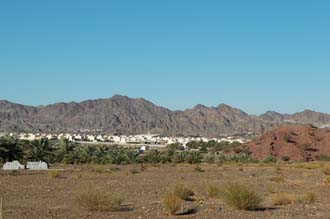 DXB Hatta - Hatta Town with white houses and palm trees and spectacular Hajar mountain panorama 3008x2000
