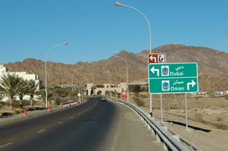 DXB Hatta - access road to Hatta with view towards the Hatta Fort Hotel and Hajar mountains 3008x2000