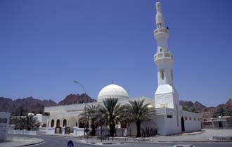 DXB Hatta - mosque with minaret in the center of town 5340x3400